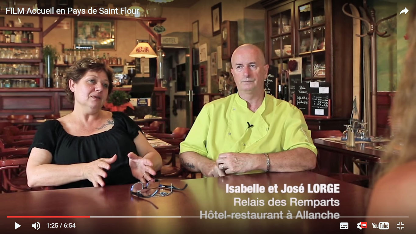 Photo reprise d'un hôtel restaurant sur le Cézallier